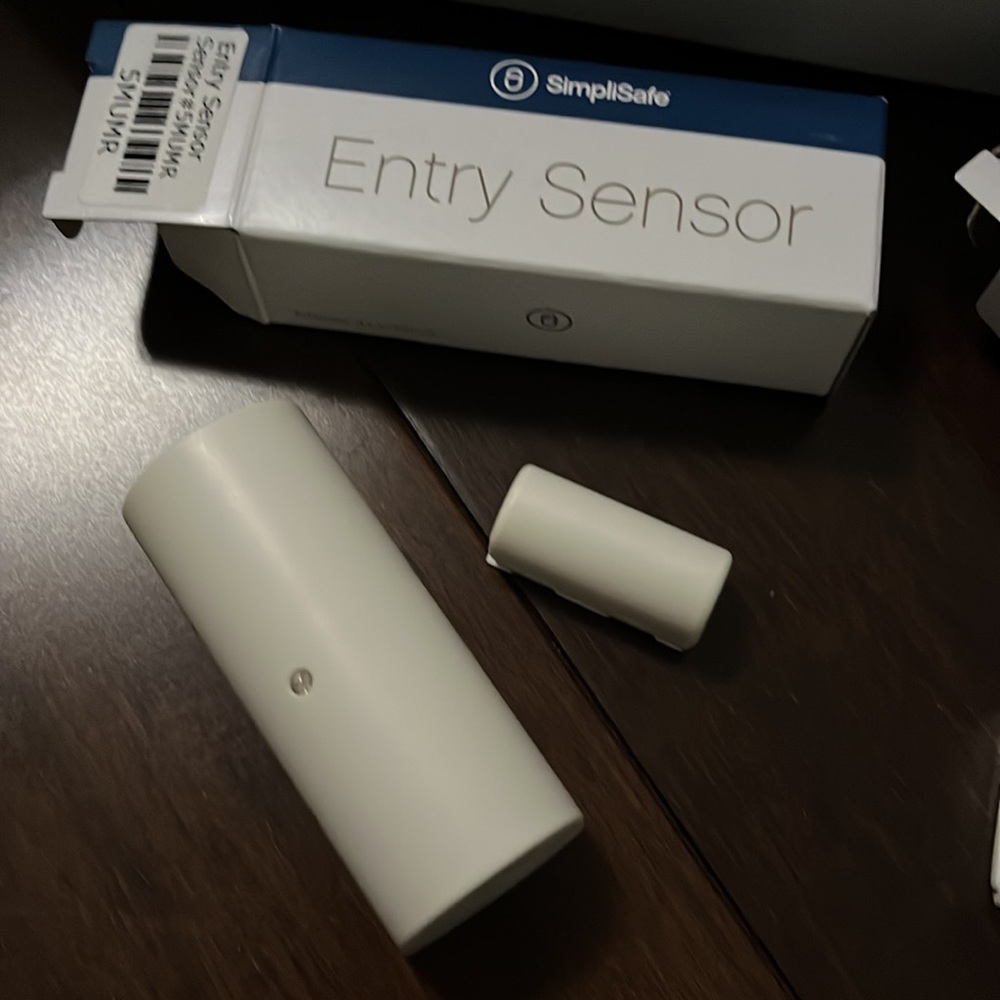 SimpliSafe security system - Picture 5 of 9